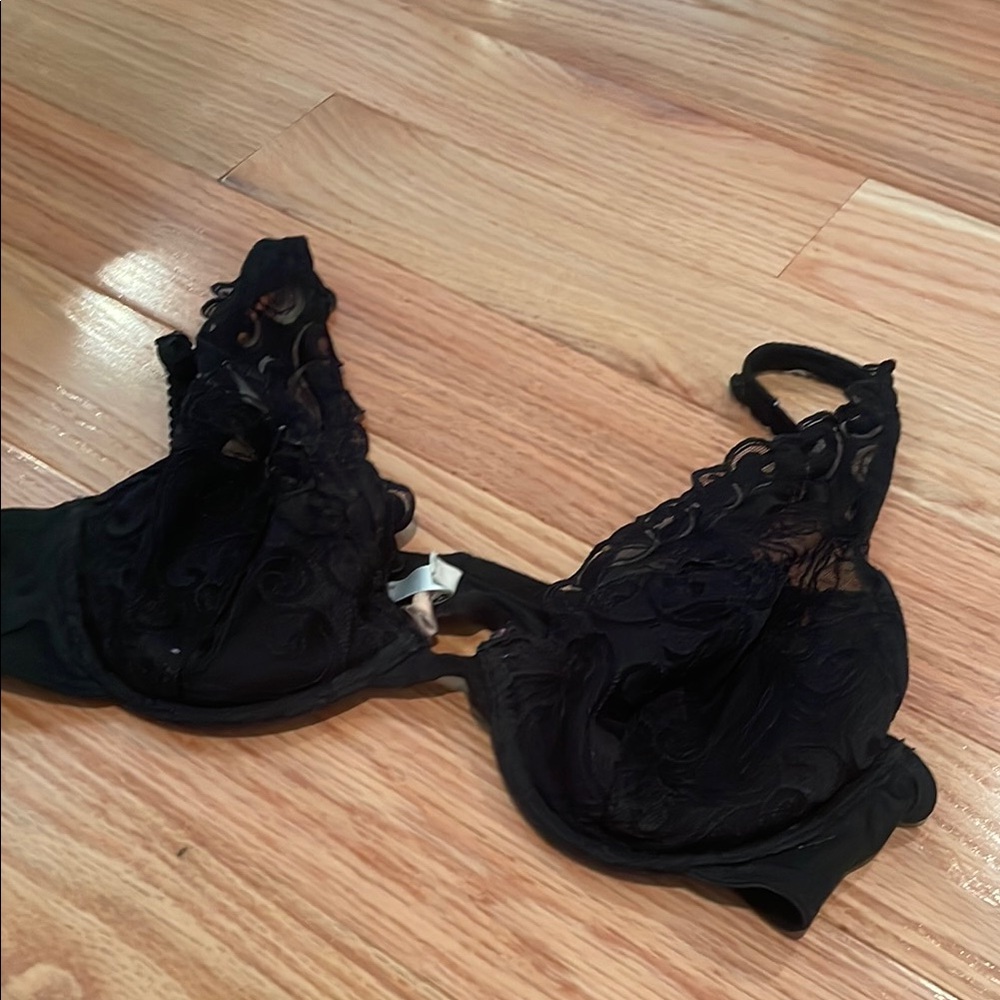 Elegant Black Lace Bra w adjustable shoulder and back straps